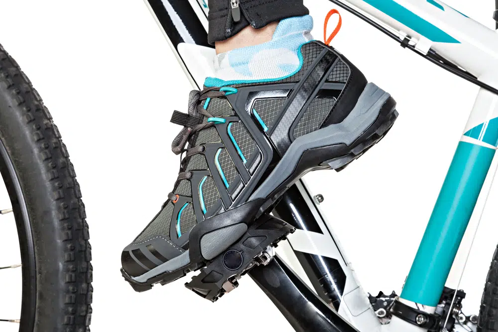 Can you use clipless shoes on flat pedals 4